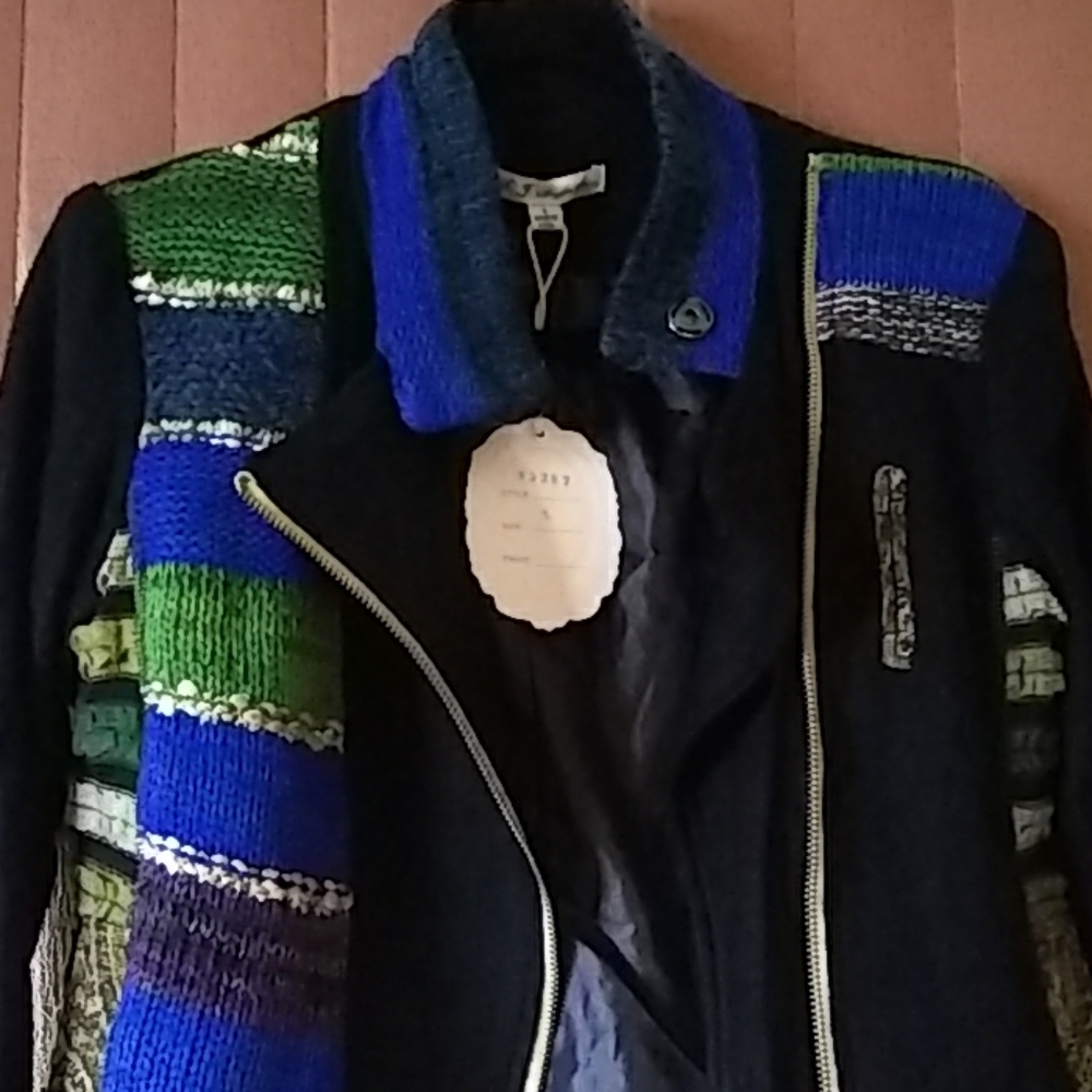 Unique patterned jacket - Picture 2 of 4